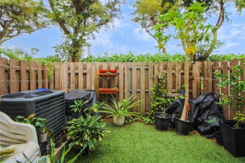 Townhouse in Homestead, Florida 3 bedrooms, 108.6 sq.m. № 1862157 - photo 11