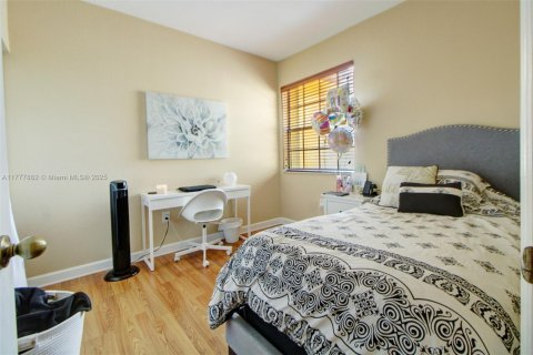 Townhouse in Homestead, Florida 3 bedrooms, 108.6 sq.m. № 1862157 - photo 14