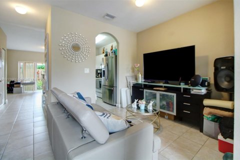 Townhouse in Homestead, Florida 3 bedrooms, 108.6 sq.m. № 1862157 - photo 7