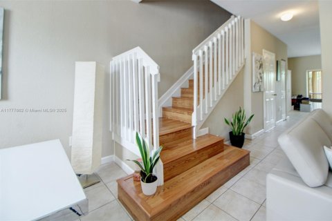 Townhouse in Homestead, Florida 3 bedrooms, 108.6 sq.m. № 1862157 - photo 12