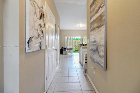 Townhouse in Homestead, Florida 3 bedrooms, 108.6 sq.m. № 1862157 - photo 5