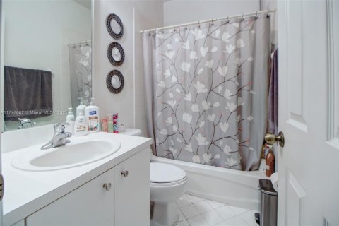 Townhouse in Homestead, Florida 3 bedrooms, 108.6 sq.m. № 1862157 - photo 19