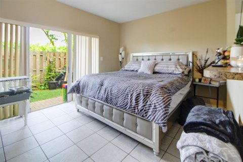 Townhouse in Homestead, Florida 3 bedrooms, 108.6 sq.m. № 1862157 - photo 23