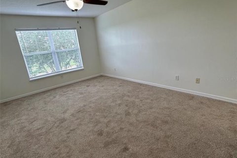 Townhouse in Sorrento, Florida 3 bedrooms, 193.89 sq.m. № 2197579 - photo 19