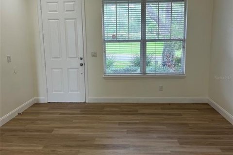 Townhouse in Sorrento, Florida 3 bedrooms, 193.89 sq.m. № 2197579 - photo 2