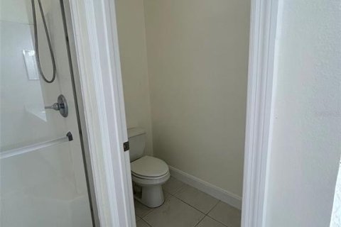 Townhouse in Sorrento, Florida 3 bedrooms, 193.89 sq.m. № 2197579 - photo 15