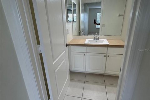 Townhouse in Sorrento, Florida 3 bedrooms, 193.89 sq.m. № 2197579 - photo 26