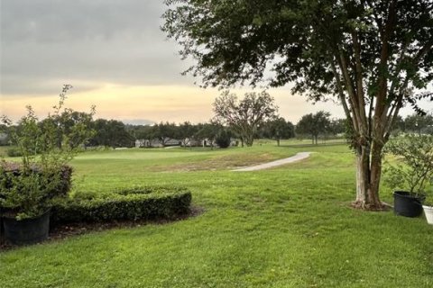 Townhouse in Sorrento, Florida 3 bedrooms, 193.89 sq.m. № 2197579 - photo 29
