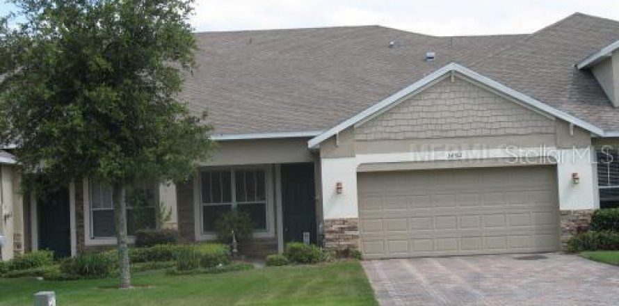 Townhouse in Sorrento, Florida 3 bedrooms, 193.89 sq.m. № 2197579