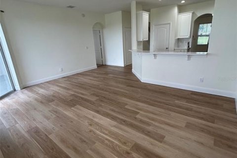 Townhouse in Sorrento, Florida 3 bedrooms, 193.89 sq.m. № 2197579 - photo 9