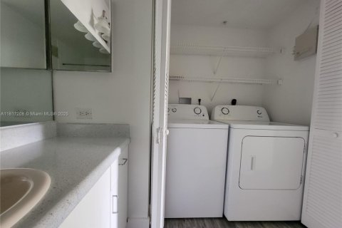 Снять в аренду кондоминиум в Коконат Крик, Флорида 2 спальни, 77.48м2, № 1982167 - фото 9