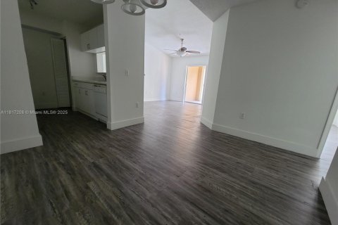 Снять в аренду кондоминиум в Коконат Крик, Флорида 2 спальни, 77.48м2, № 1982167 - фото 16