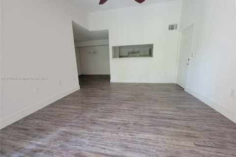 Кондоминиум с 2 спальнями в Коконат Крик, Флорида № 1982167