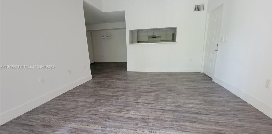 Кондоминиум с 2 спальнями в Коконат Крик, Флорида № 1982167