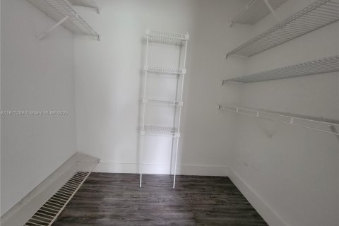 Снять в аренду кондоминиум в Коконат Крик, Флорида 2 спальни, 77.48м2, № 1982167 - фото 20