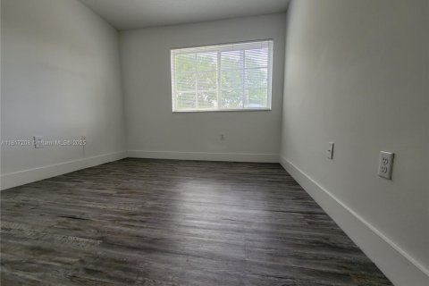 Снять в аренду кондоминиум в Коконат Крик, Флорида 2 спальни, 77.48м2, № 1982167 - фото 6