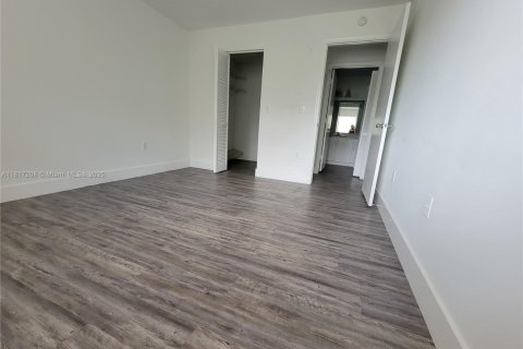 Снять в аренду кондоминиум в Коконат Крик, Флорида 2 спальни, 77.48м2, № 1982167 - фото 7