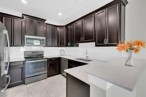 Townhouse in Davenport, Florida 2 bedrooms, 139.82 sq.m. № 2093490 - photo 7