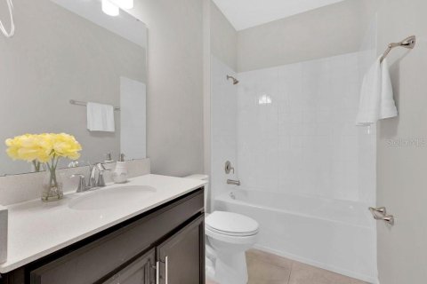 Townhouse in Davenport, Florida 2 bedrooms, 139.82 sq.m. № 2093490 - photo 18