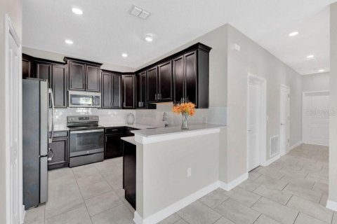 Townhouse in Davenport, Florida 2 bedrooms, 139.82 sq.m. № 2093490 - photo 6