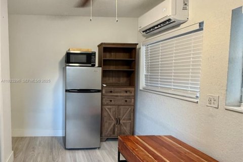 Immobilier commercial à louer à Miami, Floride: 1 chambre, 149.85 m2 № 1977345 - photo 2
