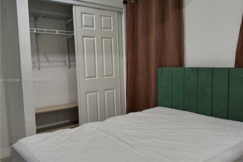 Immobilier commercial à louer à Miami, Floride: 1 chambre, 149.85 m2 № 1977345 - photo 6