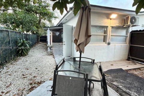 Immobilier commercial à louer à Miami, Floride: 1 chambre, 149.85 m2 № 1977345 - photo 7