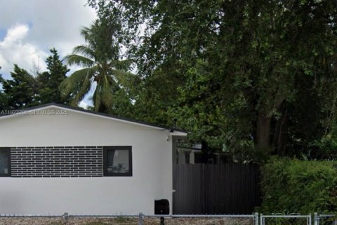 Immobilier commercial à louer à Miami, Floride: 1 chambre, 149.85 m2 № 1977345 - photo 1