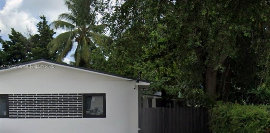 Immobilier commercial à Miami, Floride 1 chambre, 149.85 m2 № 1977345