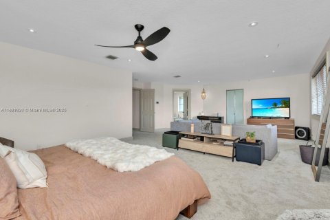 Casa en venta en Weston, Florida, 6 dormitorios, 376.07 m2 № 1944425 - foto 21