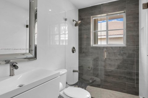 Casa en venta en Weston, Florida, 6 dormitorios, 376.07 m2 № 1944425 - foto 28