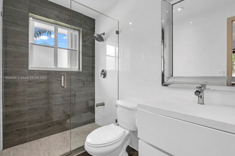 Casa en venta en Weston, Florida, 6 dormitorios, 376.07 m2 № 1944425 - foto 25