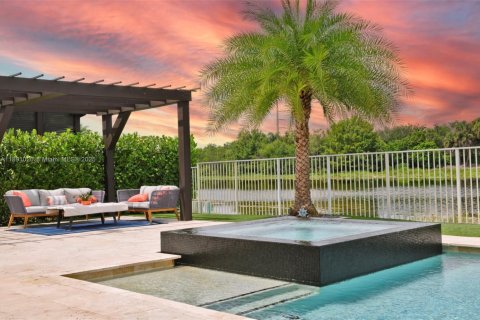 Casa en Weston, Florida 6 dormitorios, 376.07 m2 № 1944425