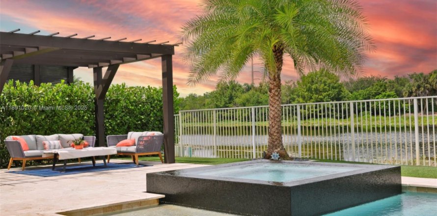 Casa en Weston, Florida 6 dormitorios, 376.07 m2 № 1944425