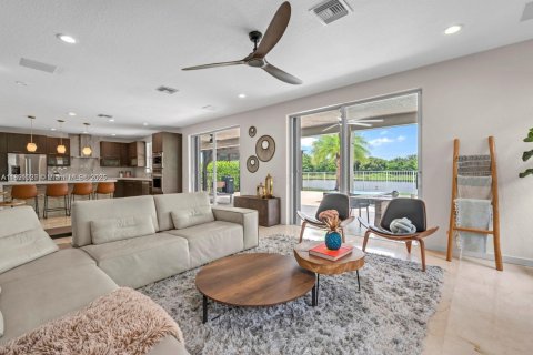 Casa en venta en Weston, Florida, 6 dormitorios, 376.07 m2 № 1944425 - foto 13