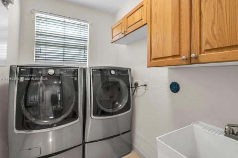 Casa en venta en Weston, Florida, 6 dormitorios, 376.07 m2 № 1944425 - foto 17