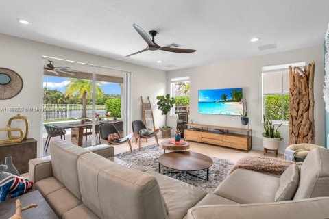 Casa en venta en Weston, Florida, 6 dormitorios, 376.07 m2 № 1944425 - foto 12