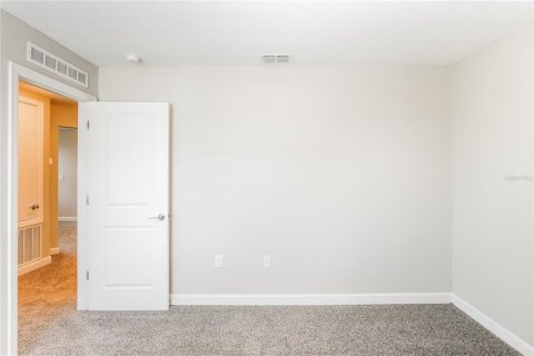 House in Kissimmee, Florida 4 bedrooms, 218.32 sq.m. № 2222840 - photo 8
