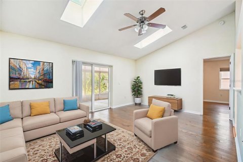 Villa ou maison à vendre à Weeki Wachee, Floride: 3 chambres, 121.89 m2 № 2094289 - photo 3