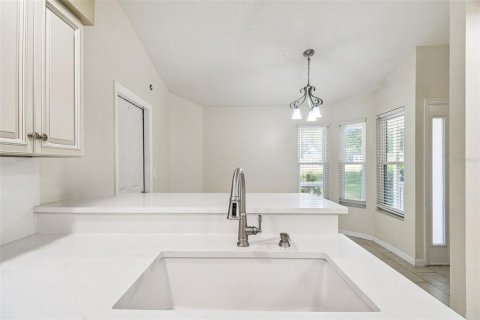 Villa ou maison à vendre à Weeki Wachee, Floride: 3 chambres, 121.89 m2 № 2094289 - photo 12