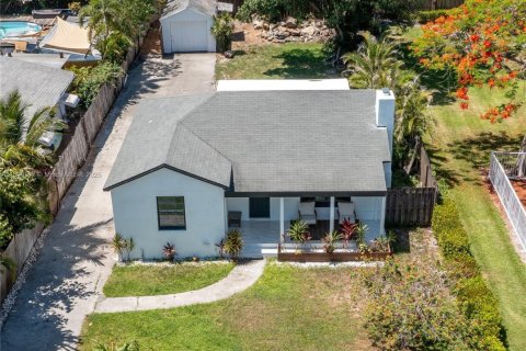 House in Delray Beach, Florida 3 bedrooms № 1801272 - photo 1
