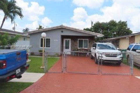 House in Miami, Florida 3 bedrooms, 112.69 sq.m. № 2081243 - photo 16