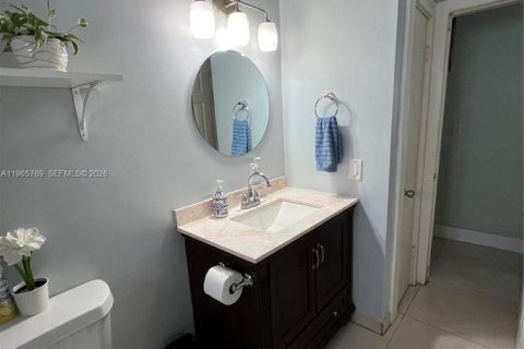 House in Miami, Florida 3 bedrooms, 112.69 sq.m. № 2081243 - photo 14
