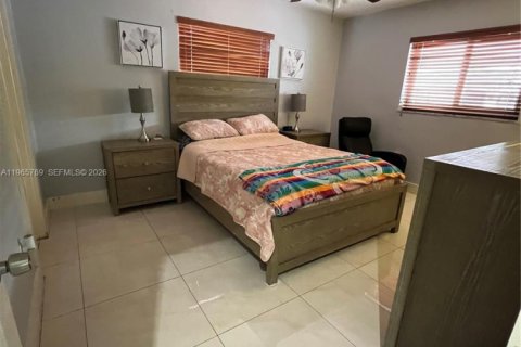 House in Miami, Florida 3 bedrooms, 112.69 sq.m. № 2081243 - photo 9