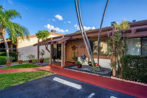 Casa en venta en Hallandale Beach, Florida, 2 dormitorios, 156.08 m2 № 1993180 - foto 13