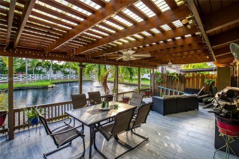 Casa en venta en Hallandale Beach, Florida, 2 dormitorios, 156.08 m2 № 1993180 - foto 5