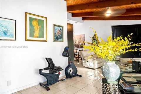 Casa en venta en Hallandale Beach, Florida, 2 dormitorios, 156.08 m2 № 1993180 - foto 29