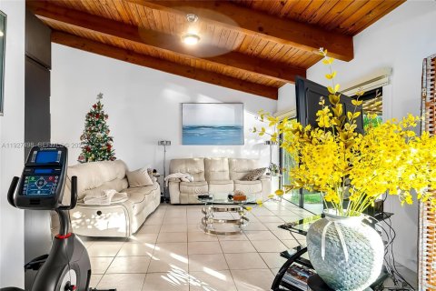 Casa en venta en Hallandale Beach, Florida, 2 dormitorios, 156.08 m2 № 1993180 - foto 28