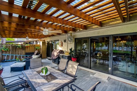 Casa en venta en Hallandale Beach, Florida, 2 dormitorios, 156.08 m2 № 1993180 - foto 9