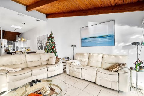 Casa en venta en Hallandale Beach, Florida, 2 dormitorios, 156.08 m2 № 1993180 - foto 16